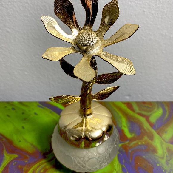 Sterile Frosted Glass Silver Metal Flower Jar